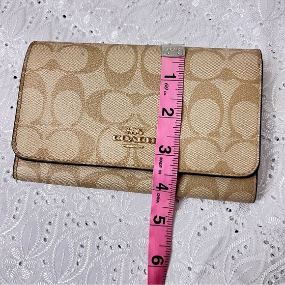 FLAP WALLET IN SIGNATURE CANVAS (COACH F32484) - Picture 10 of 11